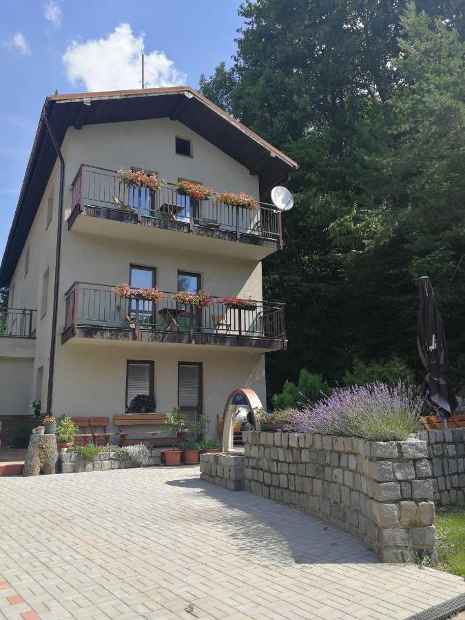 Penzion U Kluju Vestin Exterior foto