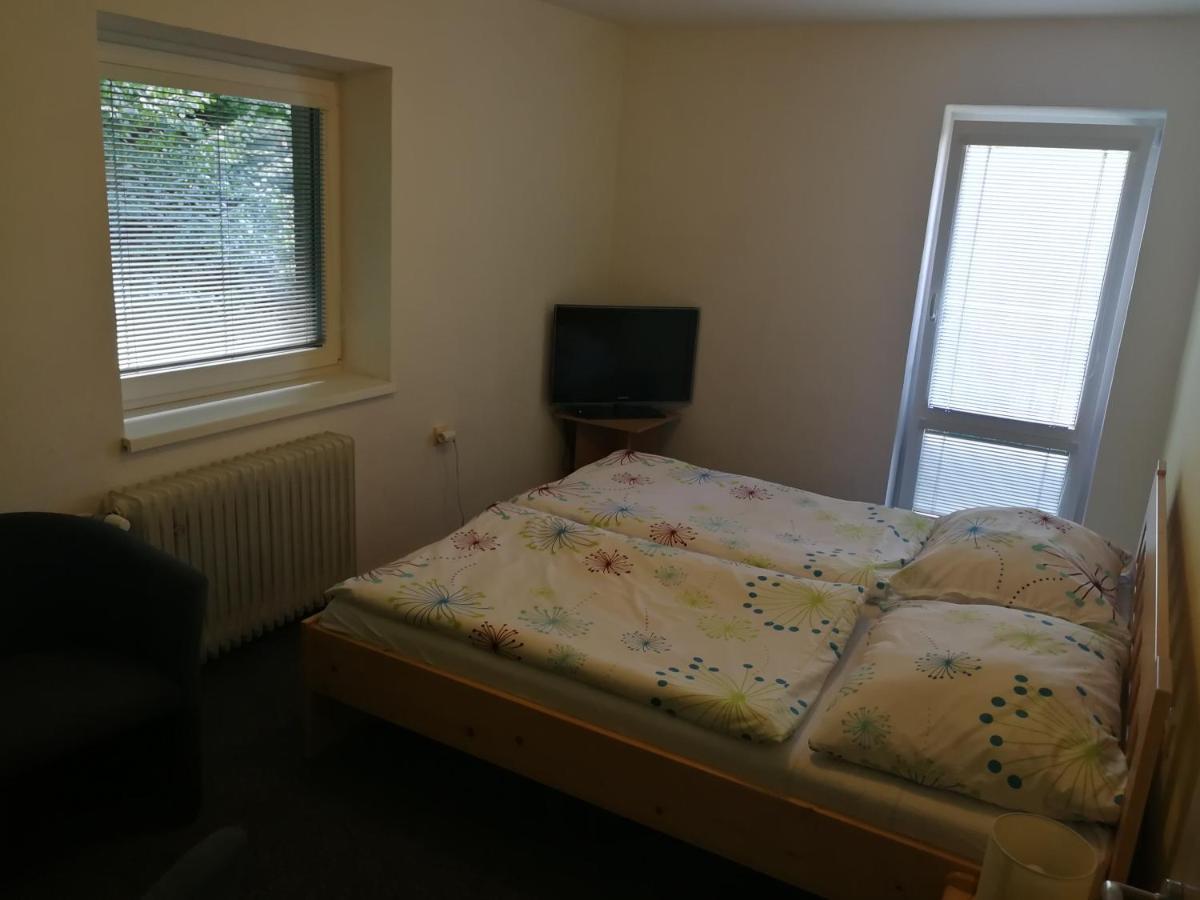 Penzion U Kluju Vestin Exterior foto